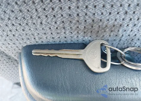 1993 Toyota Corolla из США, поврежденный, VIN 2T1AE04EXPC026312